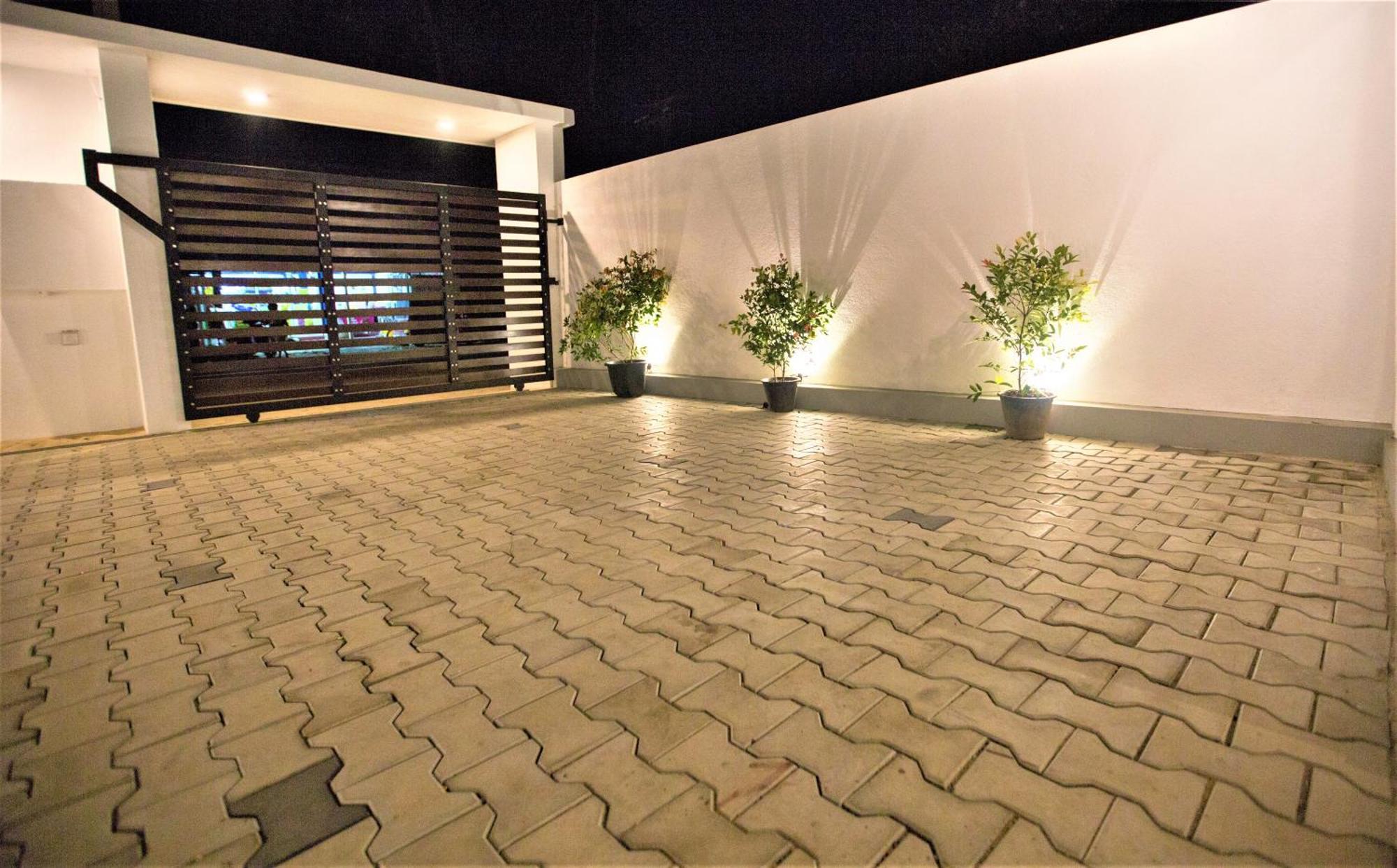 Sea Shell Villa Hikkaduwa 2 Separate Cabanas Ocean Front Villa Extérieur photo